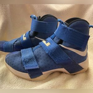 Nike Mens LeBron Soldier 10 Basketball Shoes size 9.5